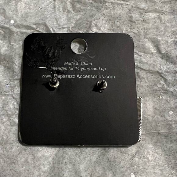 NWT Paparazzi silver double square studded earrings - Picture 3 of 3